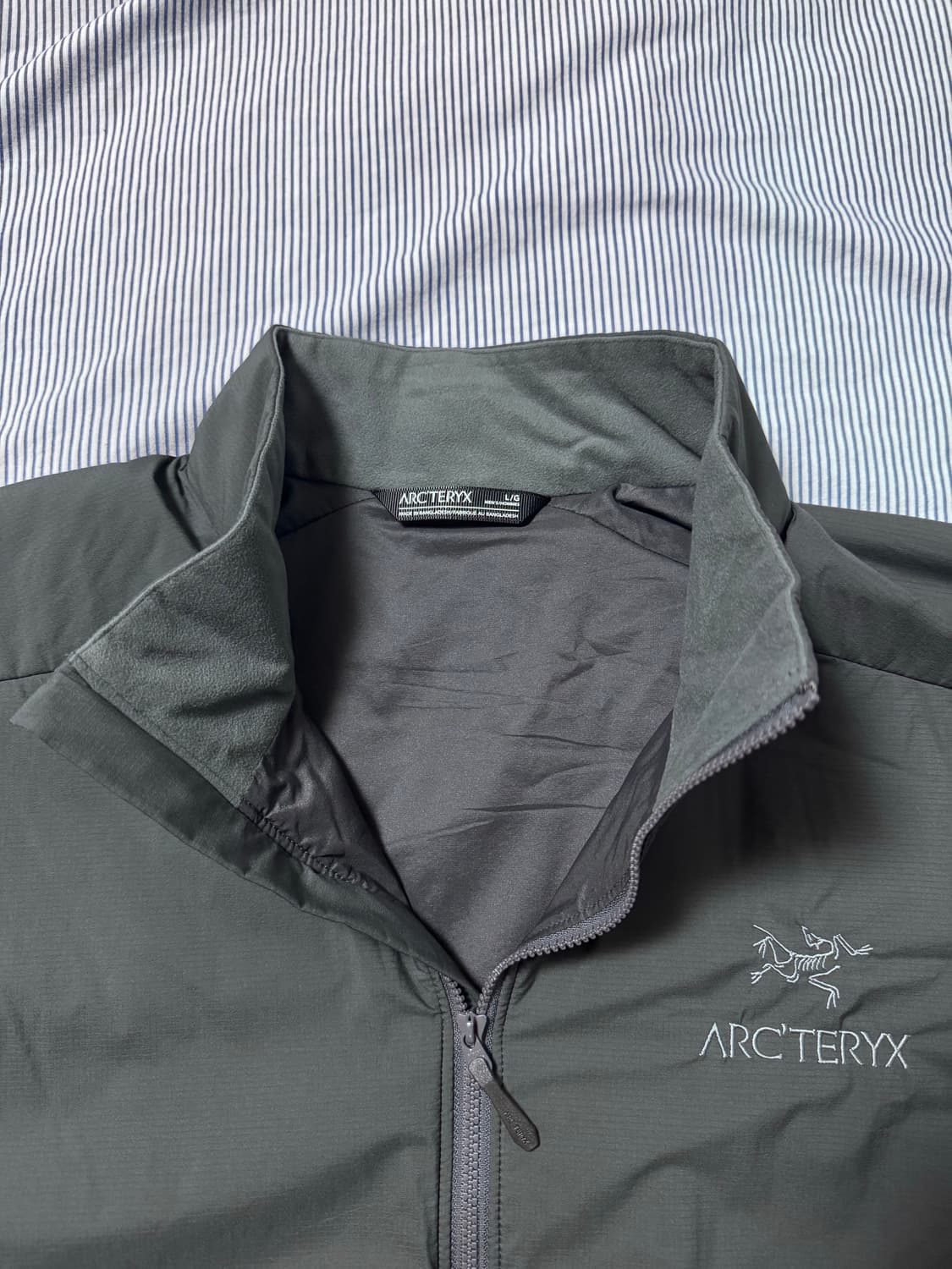 (새상품급) 아크테릭스 아톰 자켓 그래파이트 L 상품이미지6