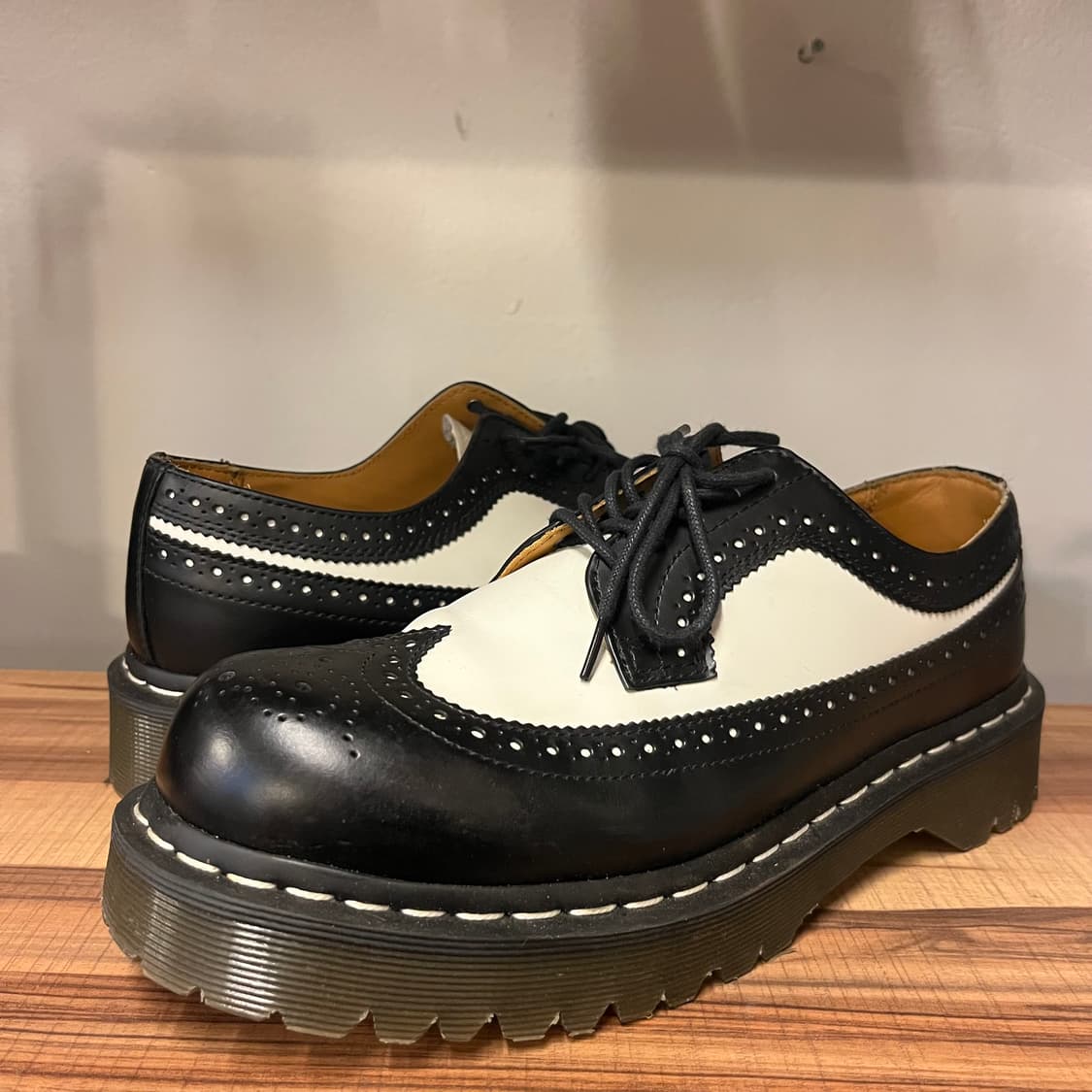 닥터마틴 윙팁 미키마우스 상품이미지1