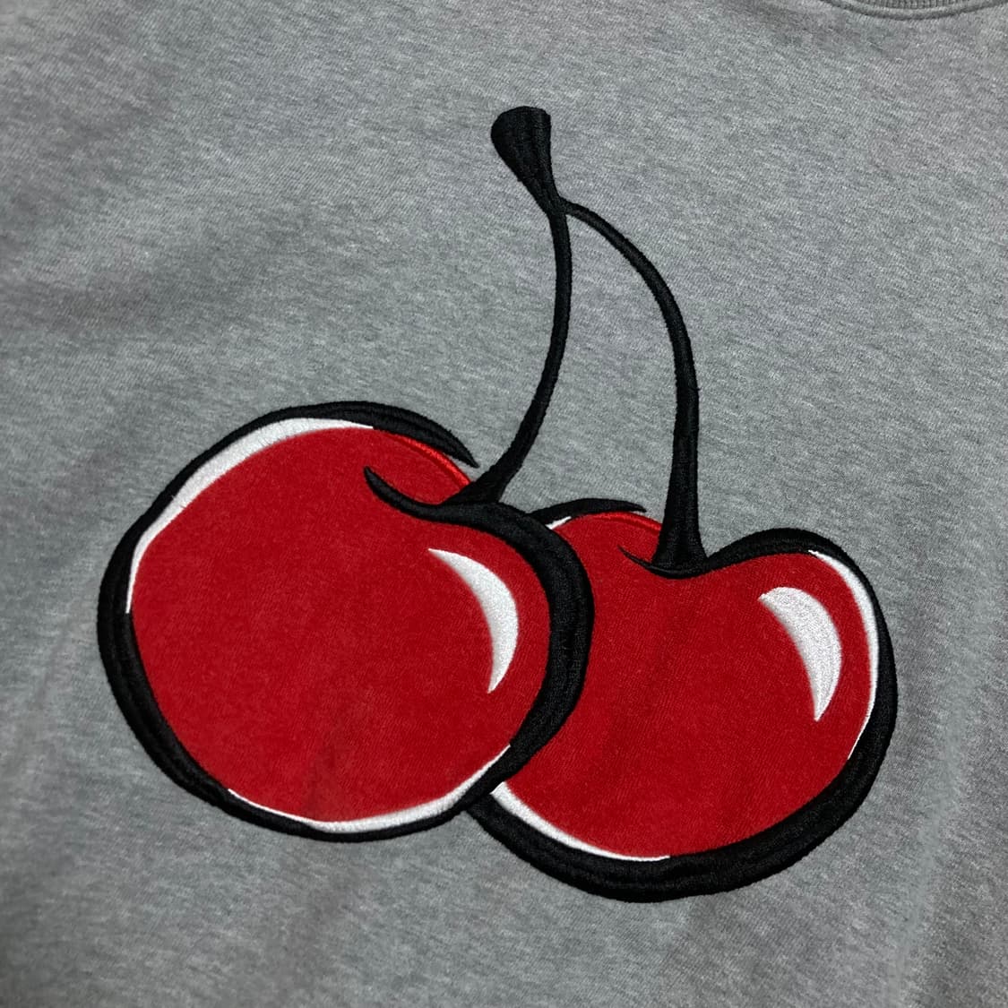 키르시 체리 빅로고 그레이 맨투맨 상품이미지2