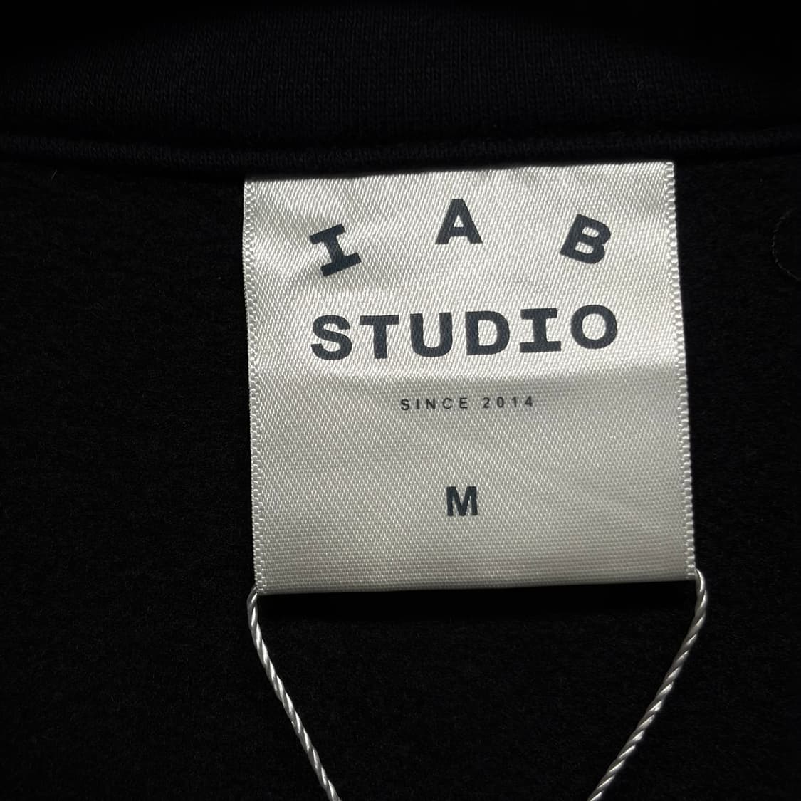 아이앱 스튜디오 하프집업 상품이미지3