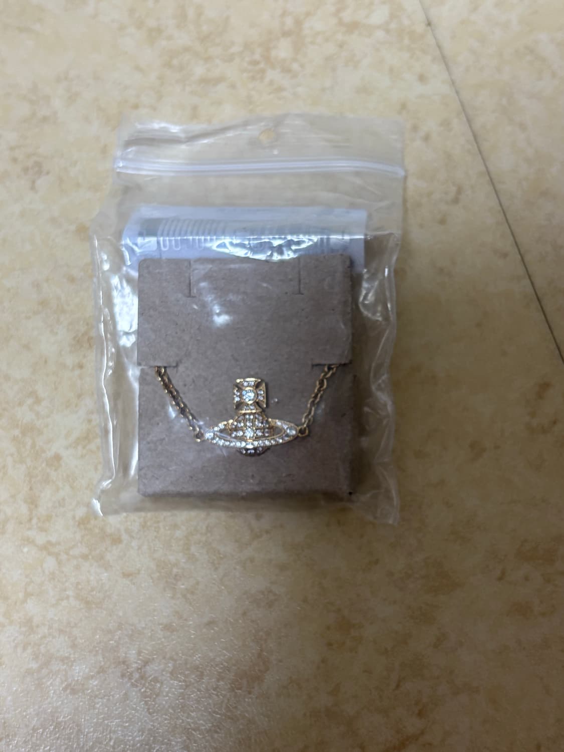 비비안웨스트우드 카르멜라 바스 릴리프 팔찌 골드 상품이미지2