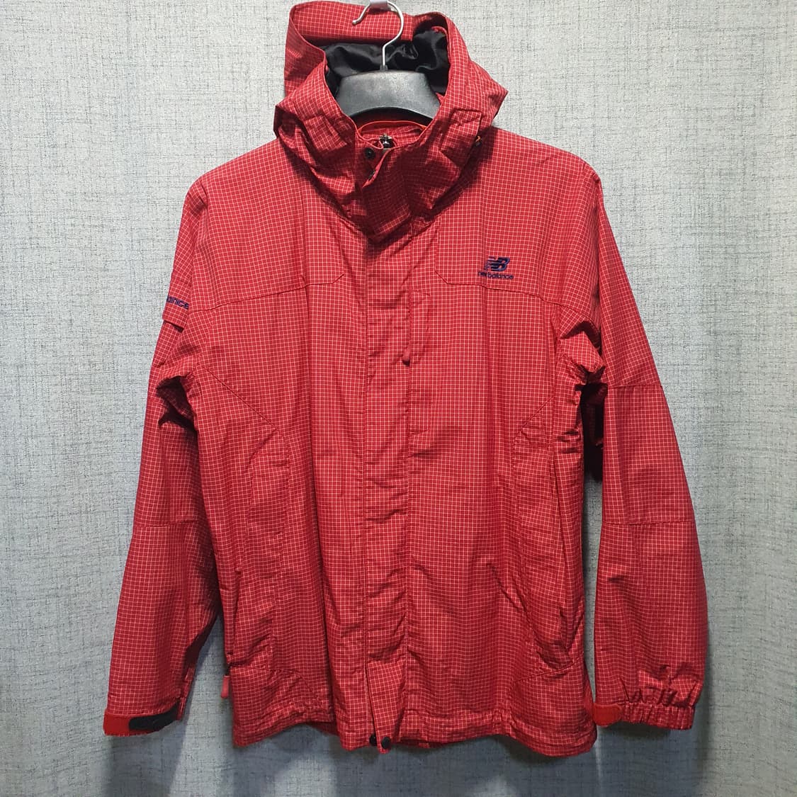 뉴발란스 레드 체크 후드 바람막이  상품이미지1
