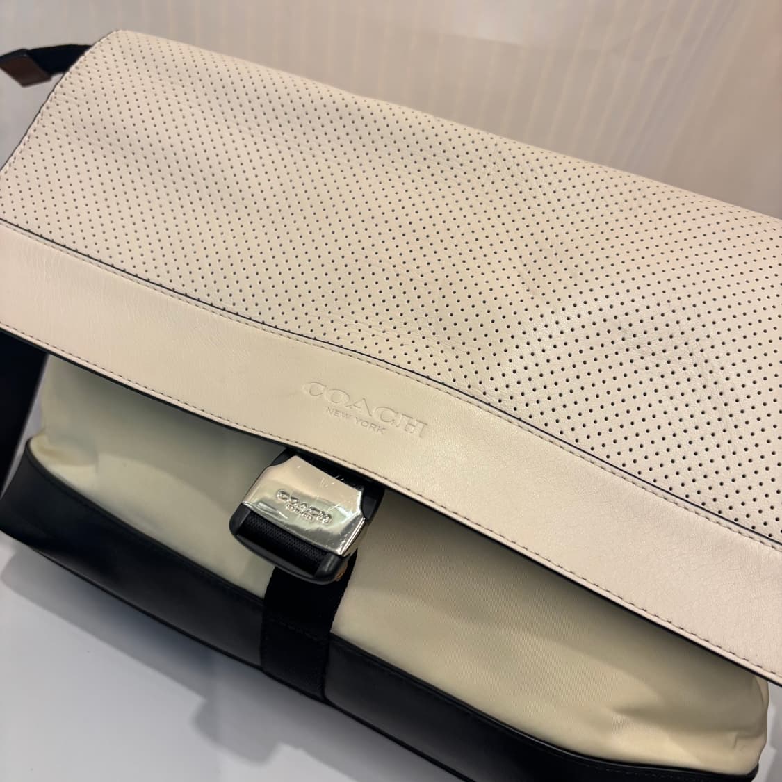 정품 코치 버클 크로스백     상품이미지4
