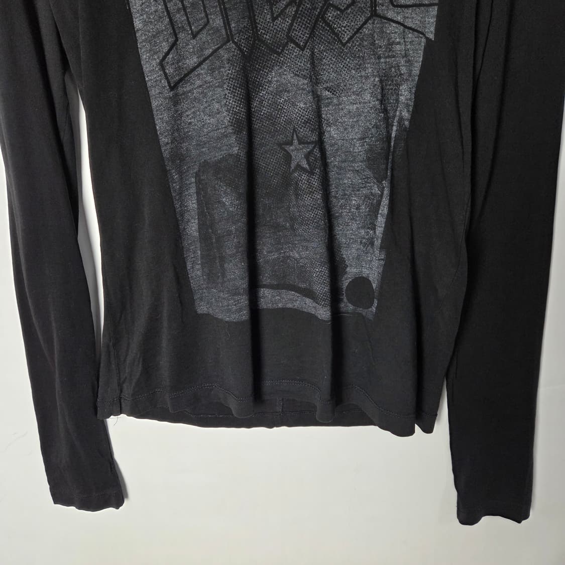 [DIESEL] 디젤 로고 그래픽 프린팅 롱슬리브 상품이미지4