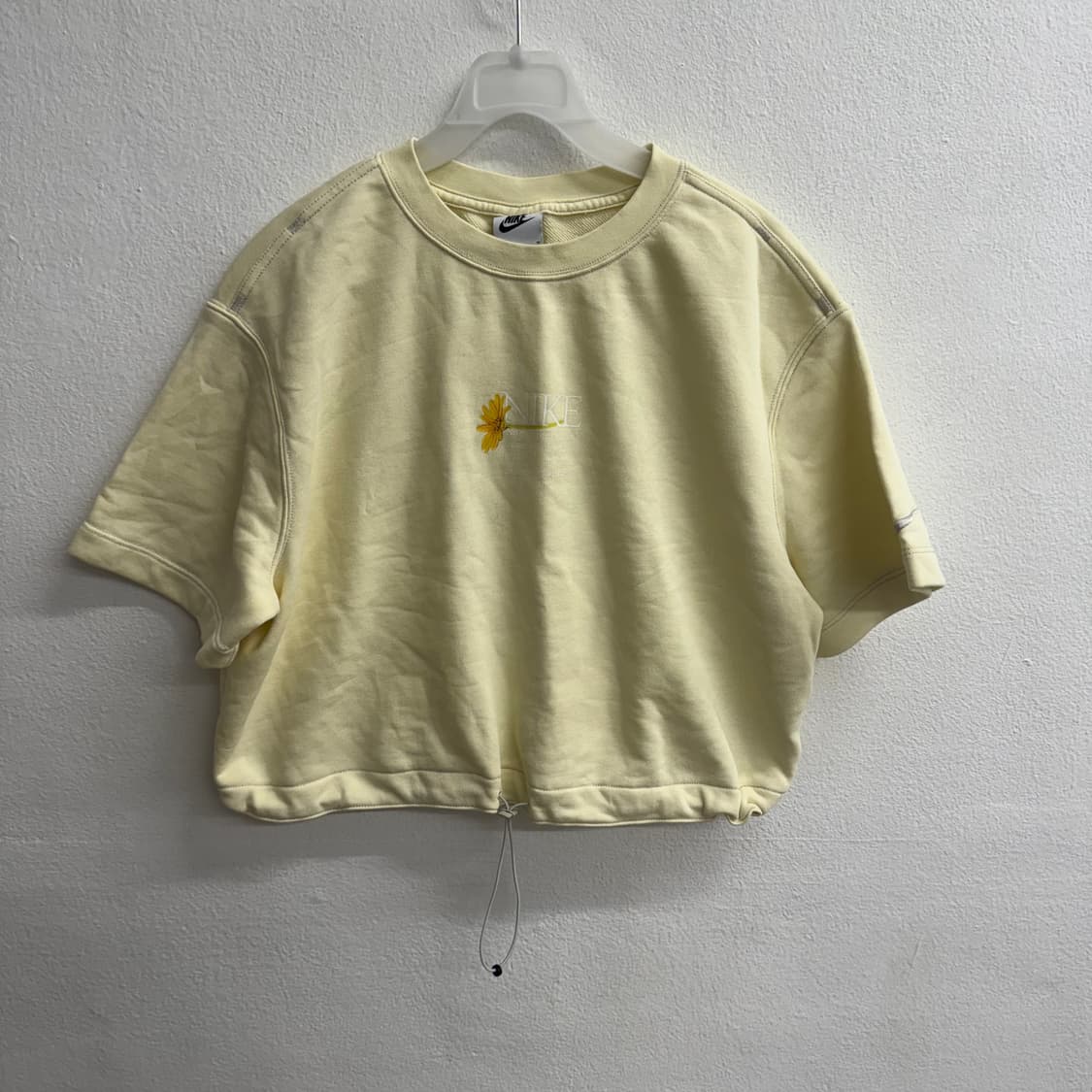 나이키 크롭 플라워 로고 라이트 엘로우 티셔츠 m 상품이미지1