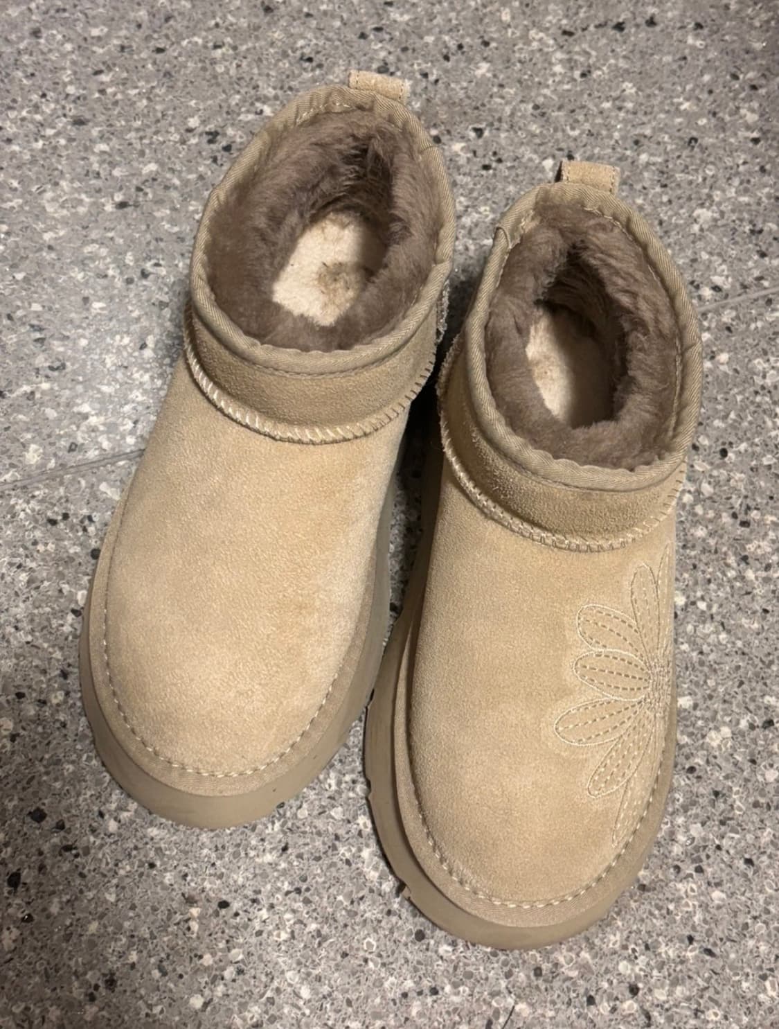 마르디 메크르디 어그 올리브 230 MINI UGG BOOTS 상품이미지5