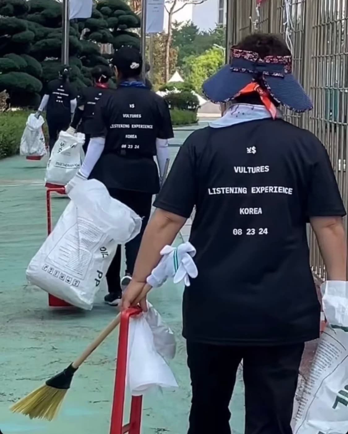 칸예 STAFF 티셔츠 (리스닝파티공연) 상품이미지3