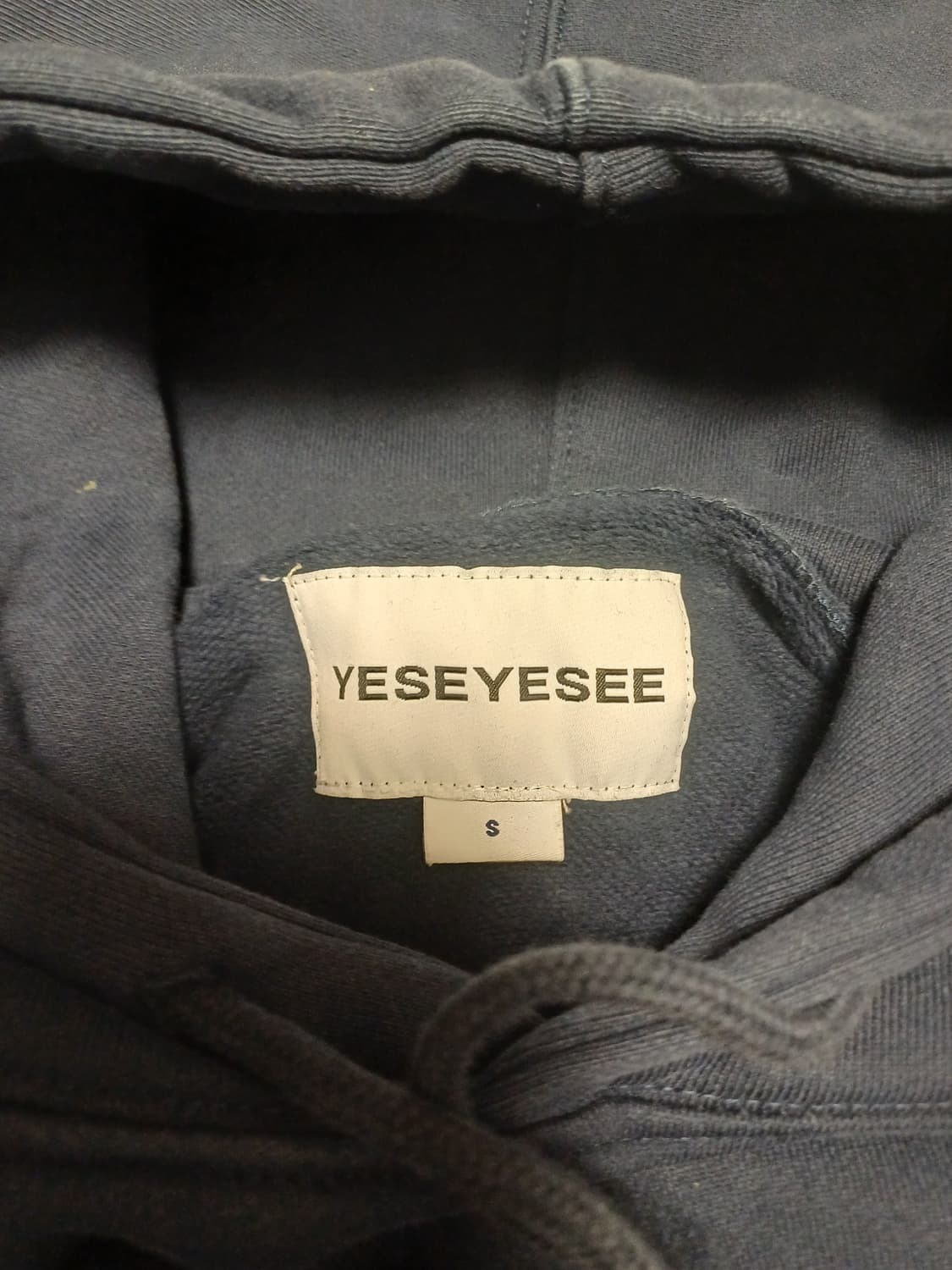 예스아이씨(YESEYESEE) 아치 로고 후드 네이비 - S 상품이미지6