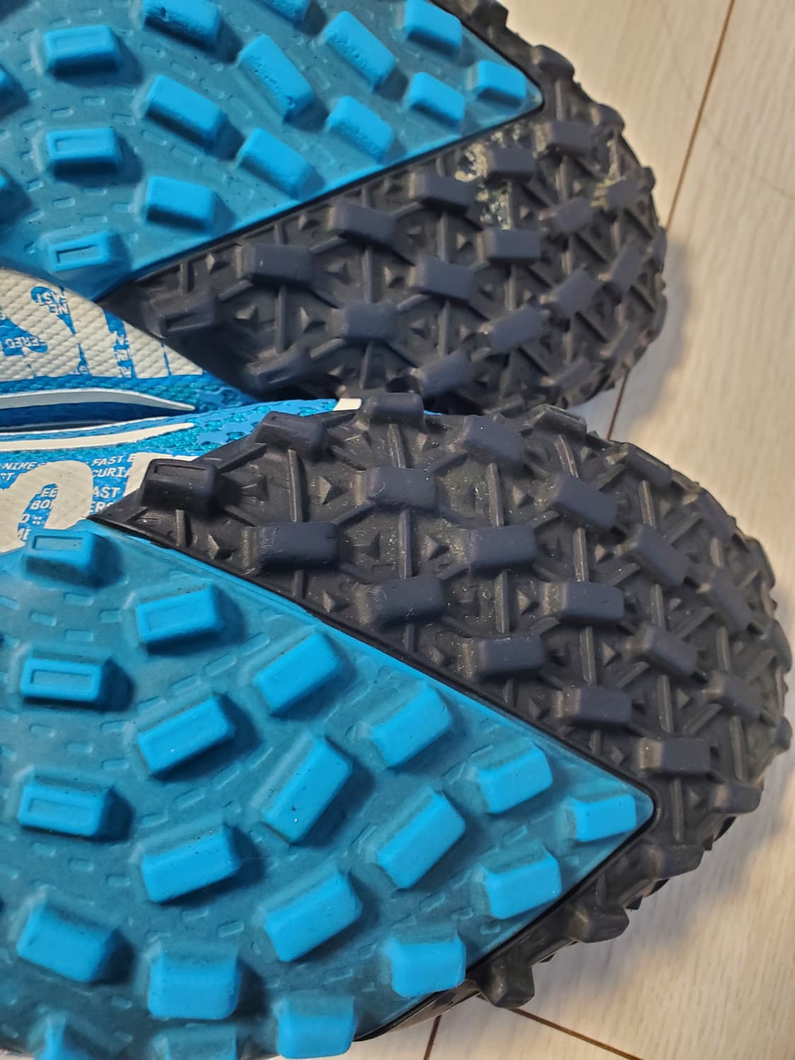 나이키 머큐리얼 베이퍼 13 프로 TF 사이즈280

여러 중고사이트에도 상품이미지7