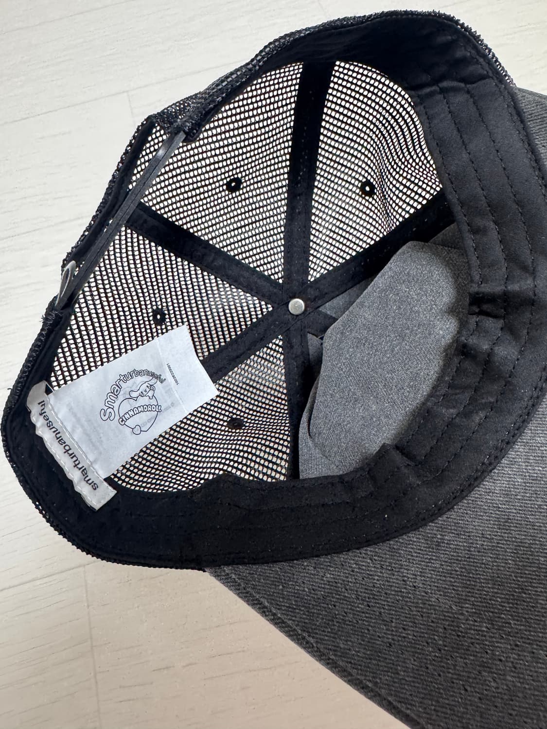 코이세이오(스마트어반유즈풀) 시나모롤 볼캡 차콜 상품이미지3