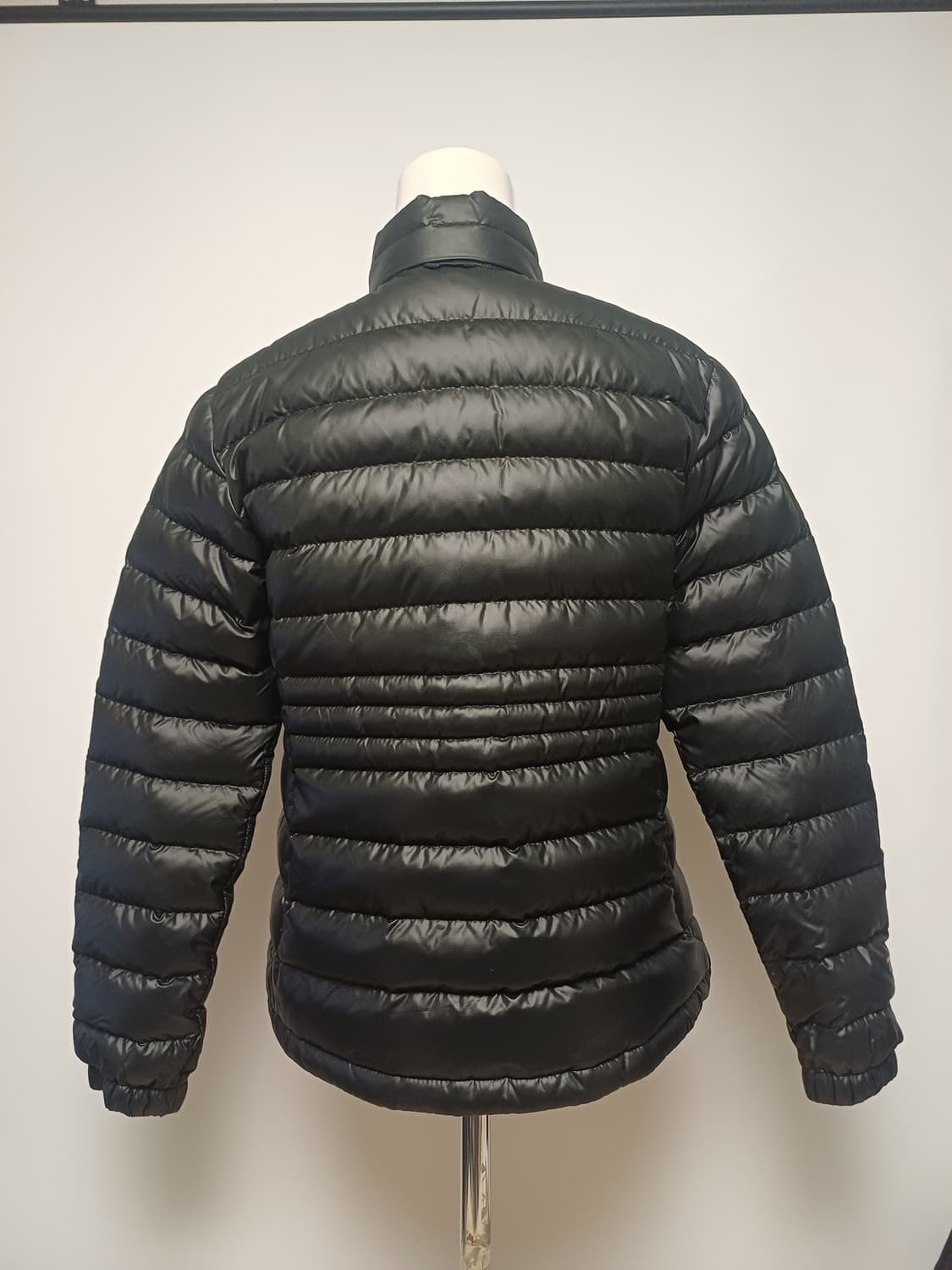 아식스 700필파워 구스다운 경량 패딩 여성 자켓 (블랙) 상품이미지3