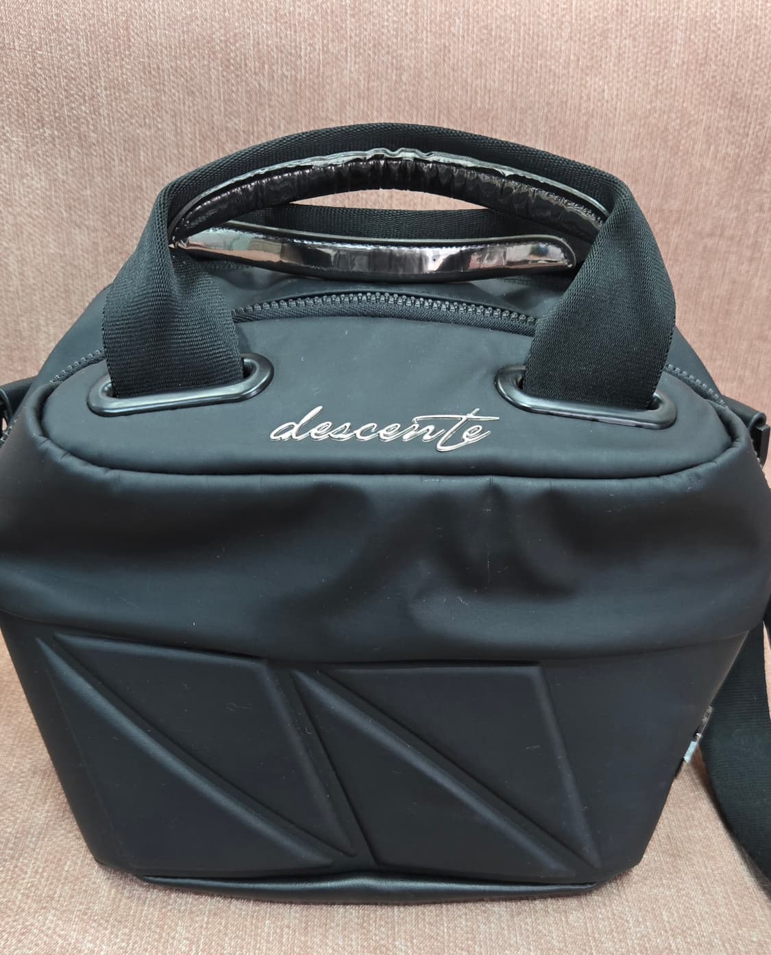 데상트 블랙 토트백 겸 숄더백 골프 상품이미지1