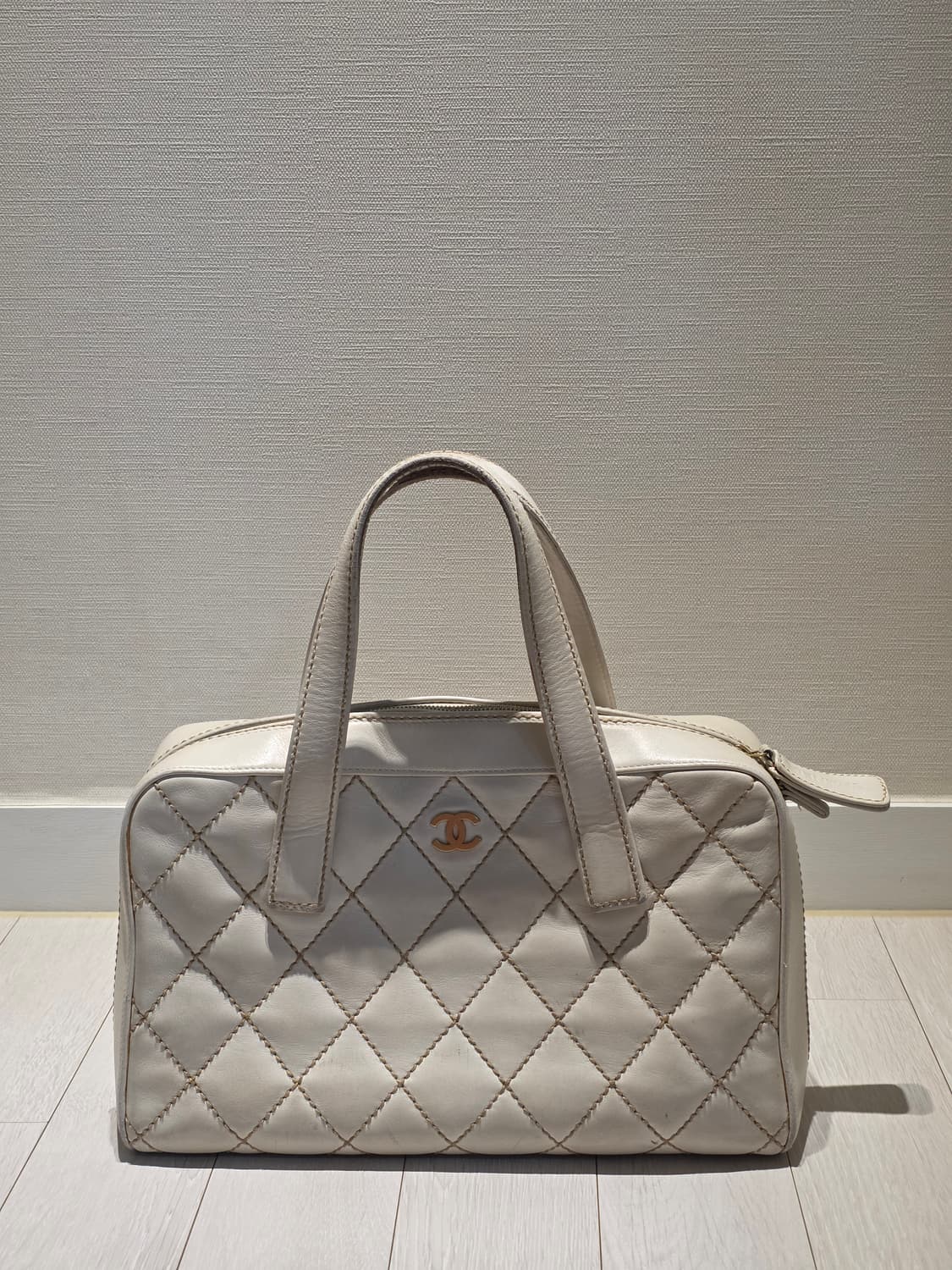 샤넬 퀼팅 스티치 화이트 토트백 상품이미지1