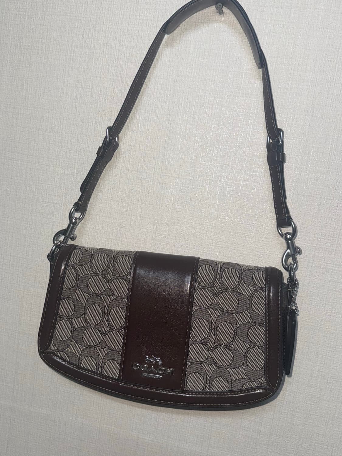 코치 안드레아 스몰 숄더 백 인 시그니처 자카드 상품이미지2