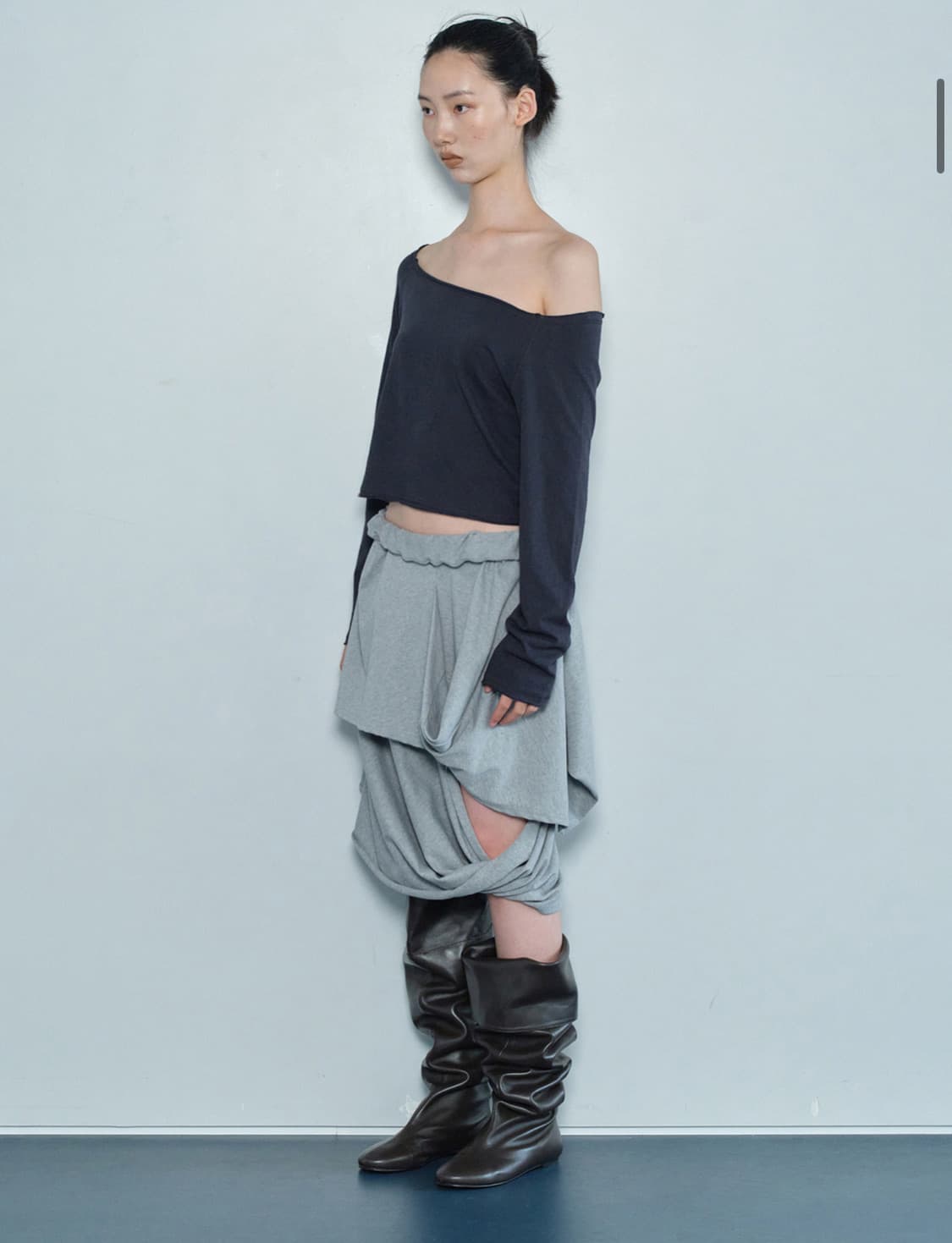 세릭 슬래시드 드레이프 스커트 그레이 상품이미지1
