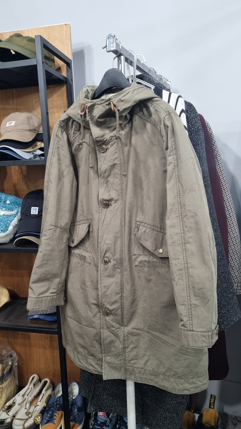 써스데이 아일랜드 공용 카키색 후드야상 국내95 적당 상품이미지1