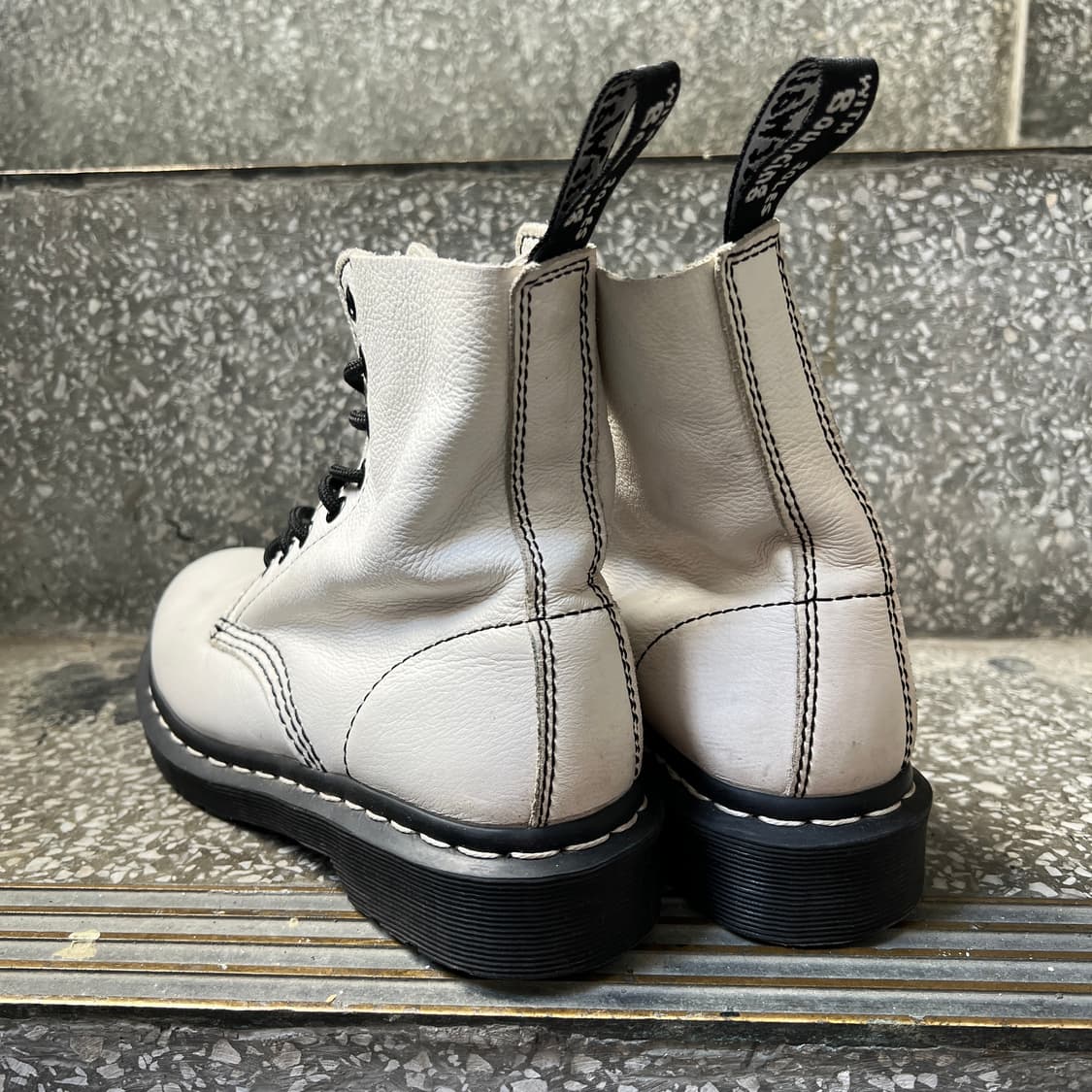 닥터마틴 1460 파스칼 화이트 부츠 상품이미지3