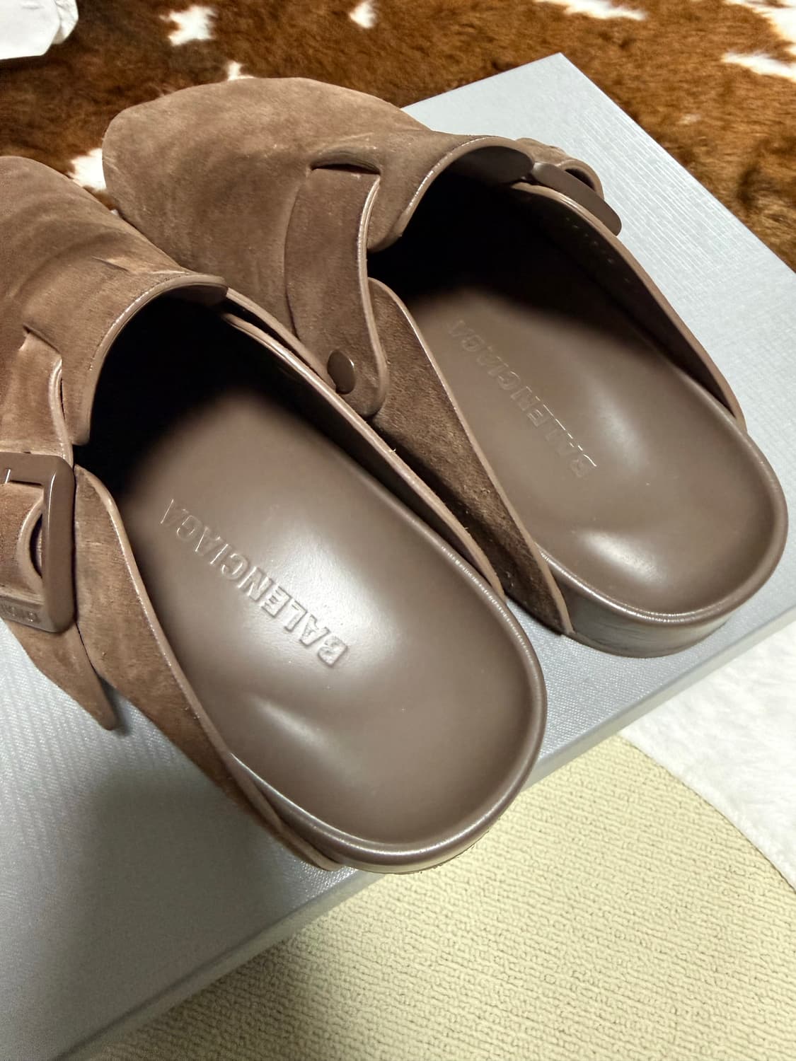 발렌시아가 선데이뮬 브라운 스웨이드 상품이미지2