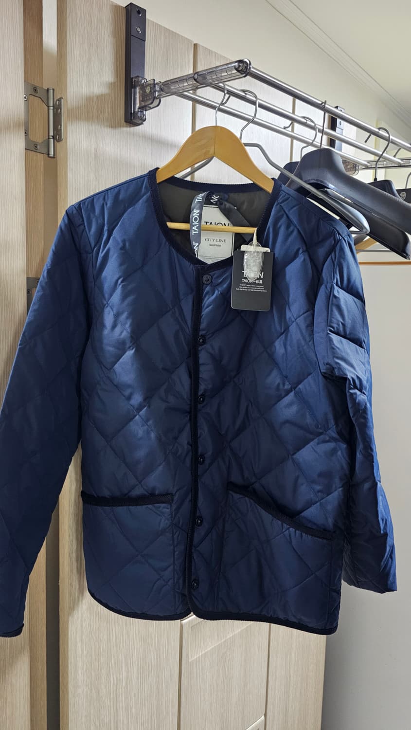 타이온 파이핑 크루넥 경량 패딩 자켓 네이비 L100 상품이미지1