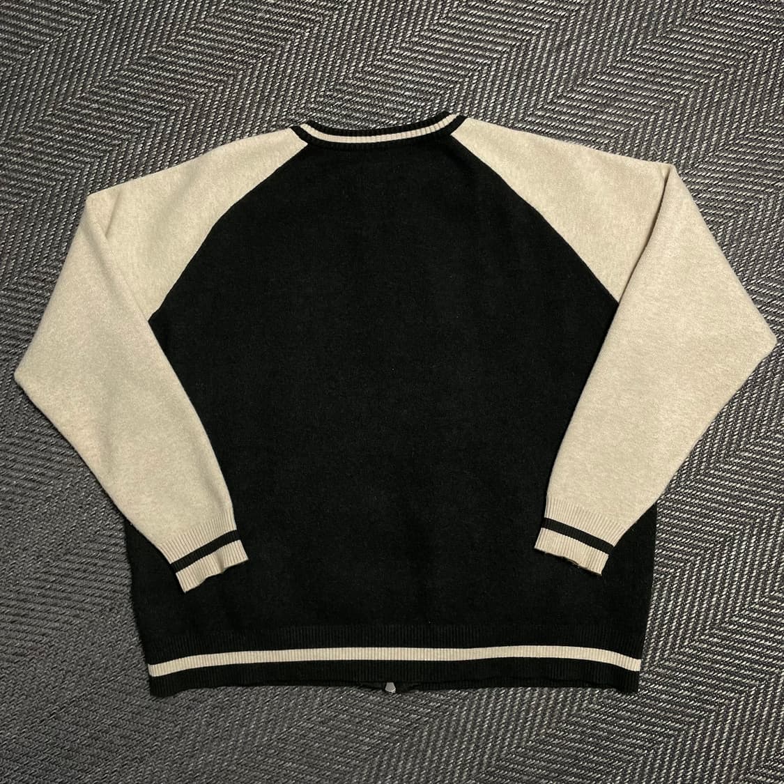 디미트리블랙 아트웍 빅로고 투웨이 레글런 니트 집업y 5089 상품이미지4