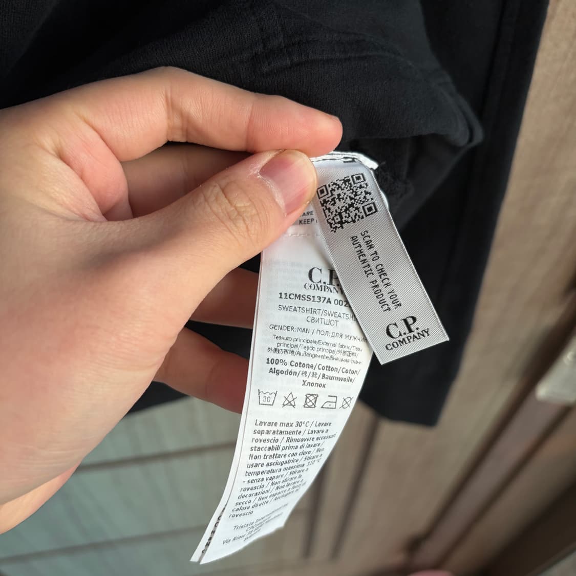 새상품(M)씨피컴퍼니 CP컴퍼니 렌즈 와펜 스탠드 후드티셔츠 블랙 상품이미지4