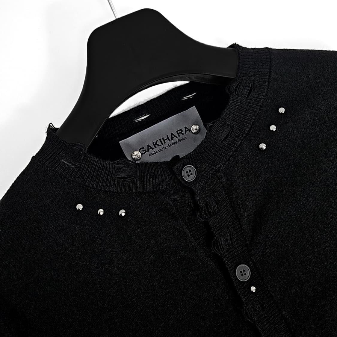 Ikeda 피어싱 리벳 데미지 크롭 니트 (black) 상품이미지1