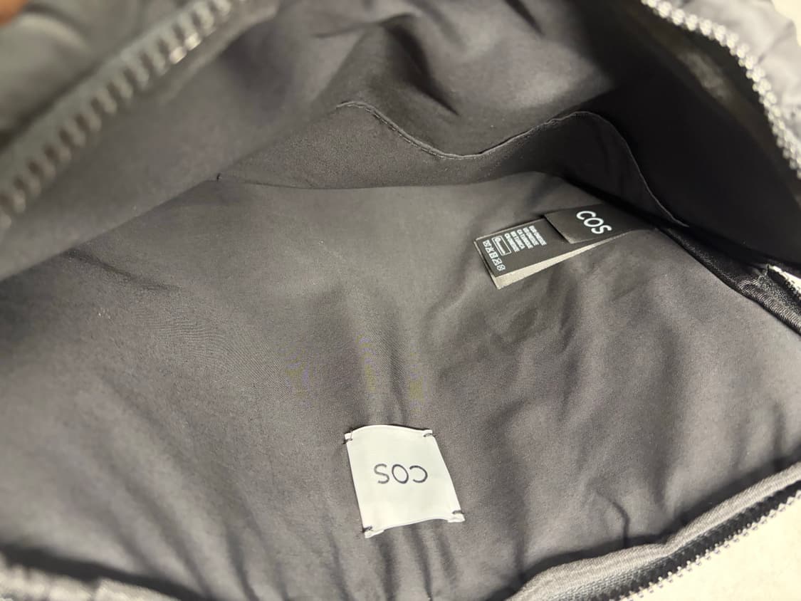 새상품) 코스 퀼팅 노트북 케이스 블랙 컬러 상품이미지4