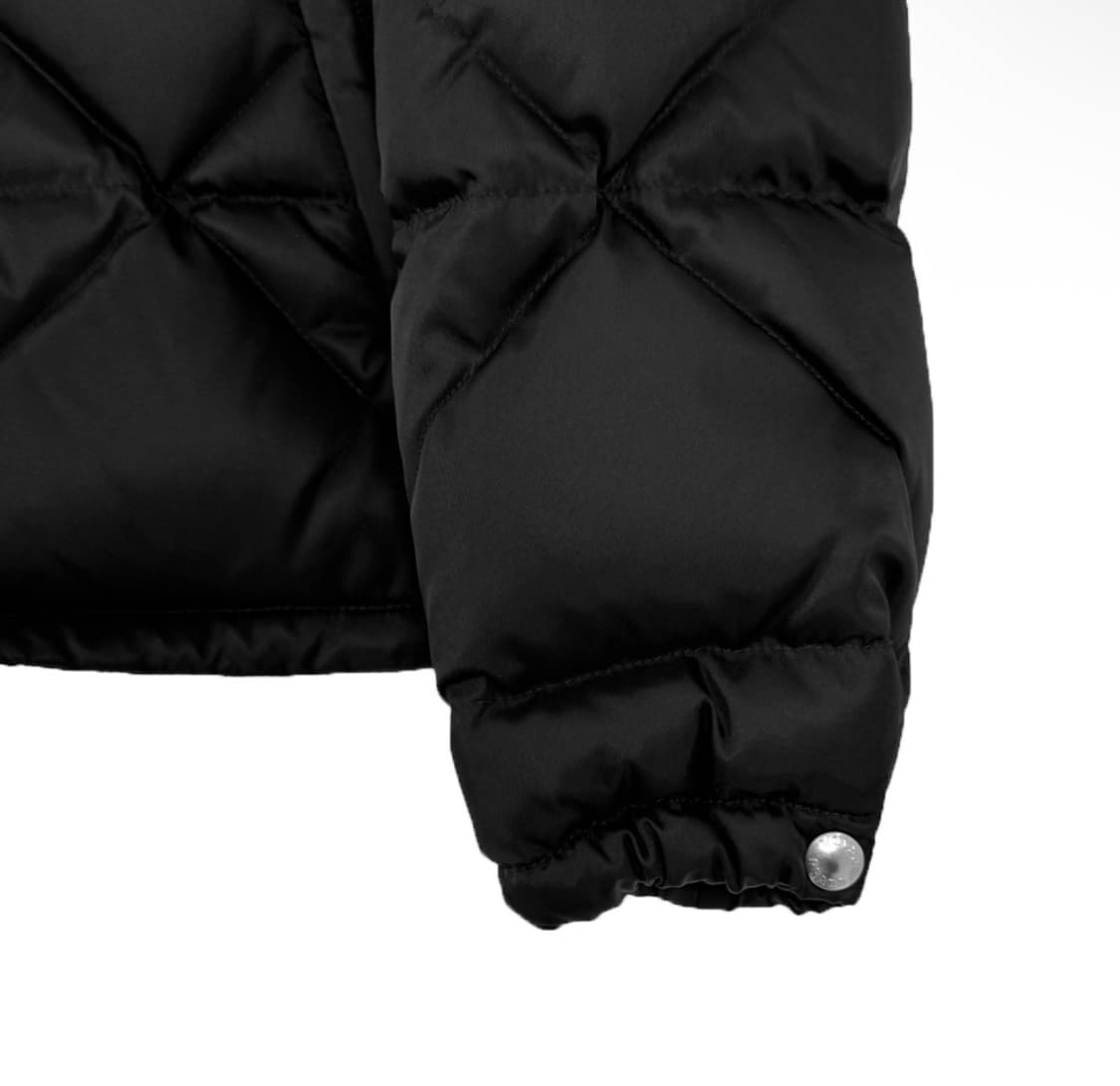 [M] 프라다 남성 리나일론 로고 퀄팅 하이넥 개버딘 숏 패딩 자켓 블랙 상품이미지6