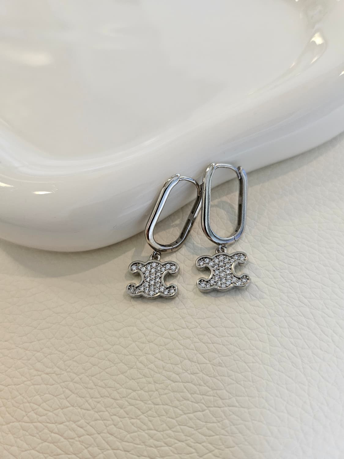 셀린느 라인스톤 트리옹프 원터치 귀걸이 실버 상품이미지1