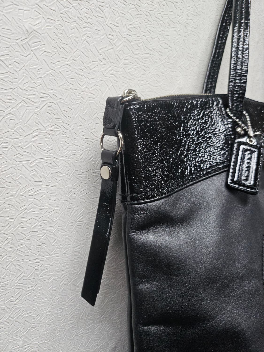 코치 가죽 블랙 로고 패턴 쇼퍼백 상품이미지3