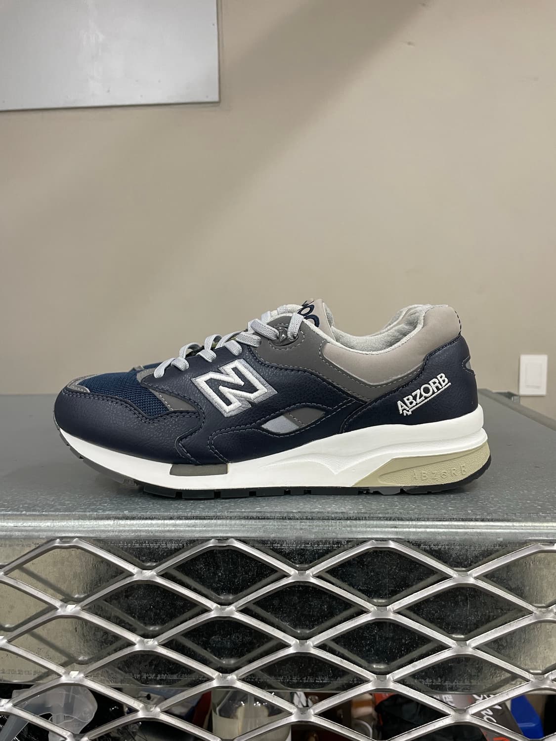 뉴발란스 1600 레거시 네이비 240 상품이미지1