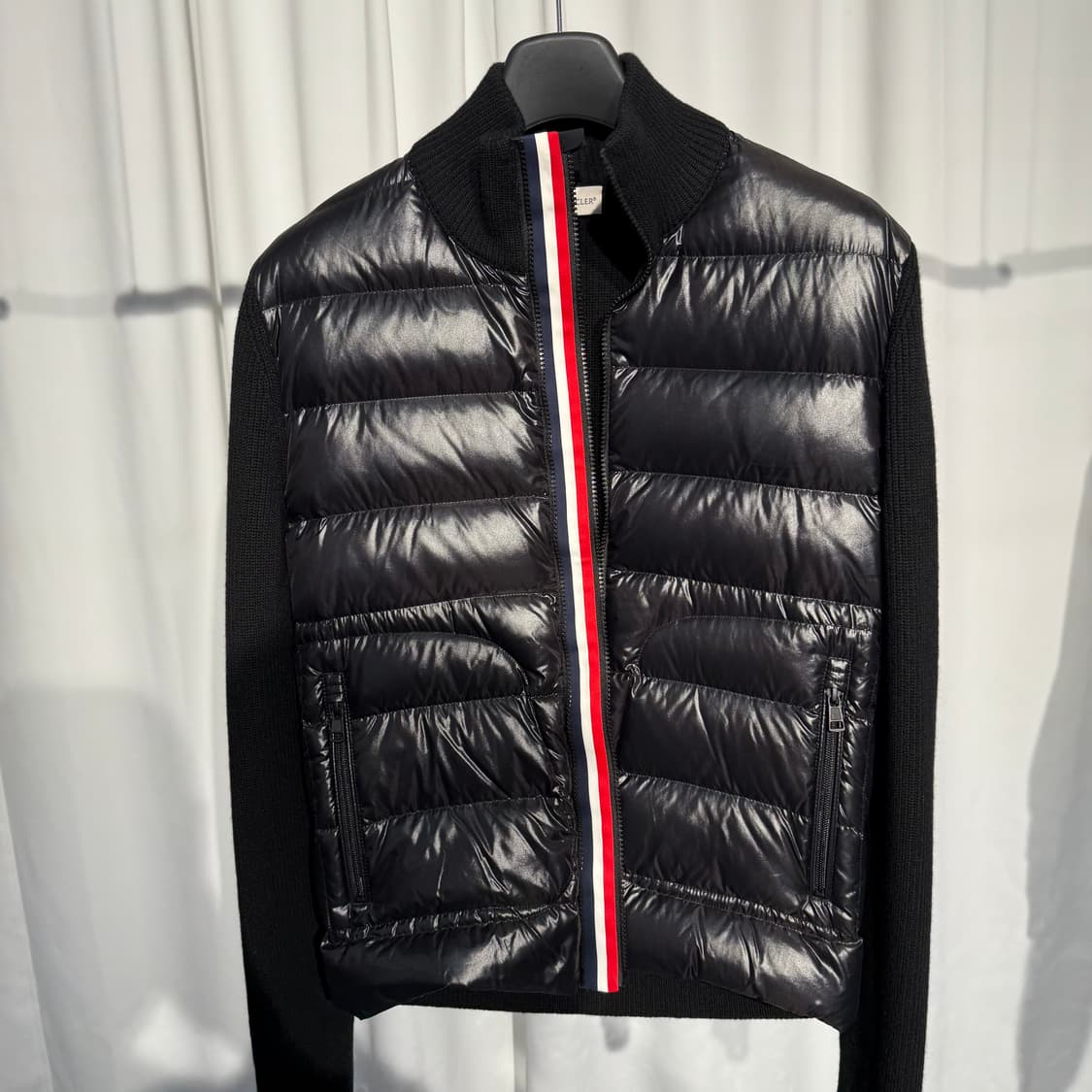 [정품] 몽클레어 삼선 유광 트리콧 와펜 니트패딩 L사이즈 상품이미지3