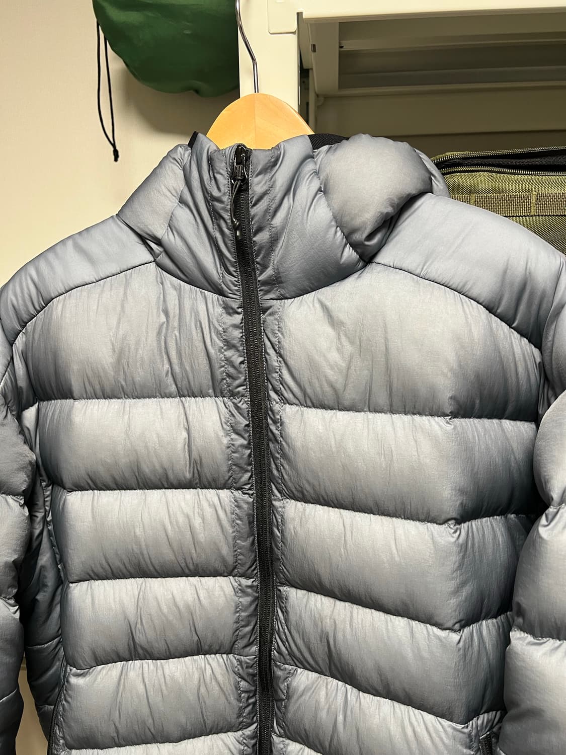 3사이즈,신품급) 모이프 HELIUM HOODED DOWN JACKET 상품이미지3