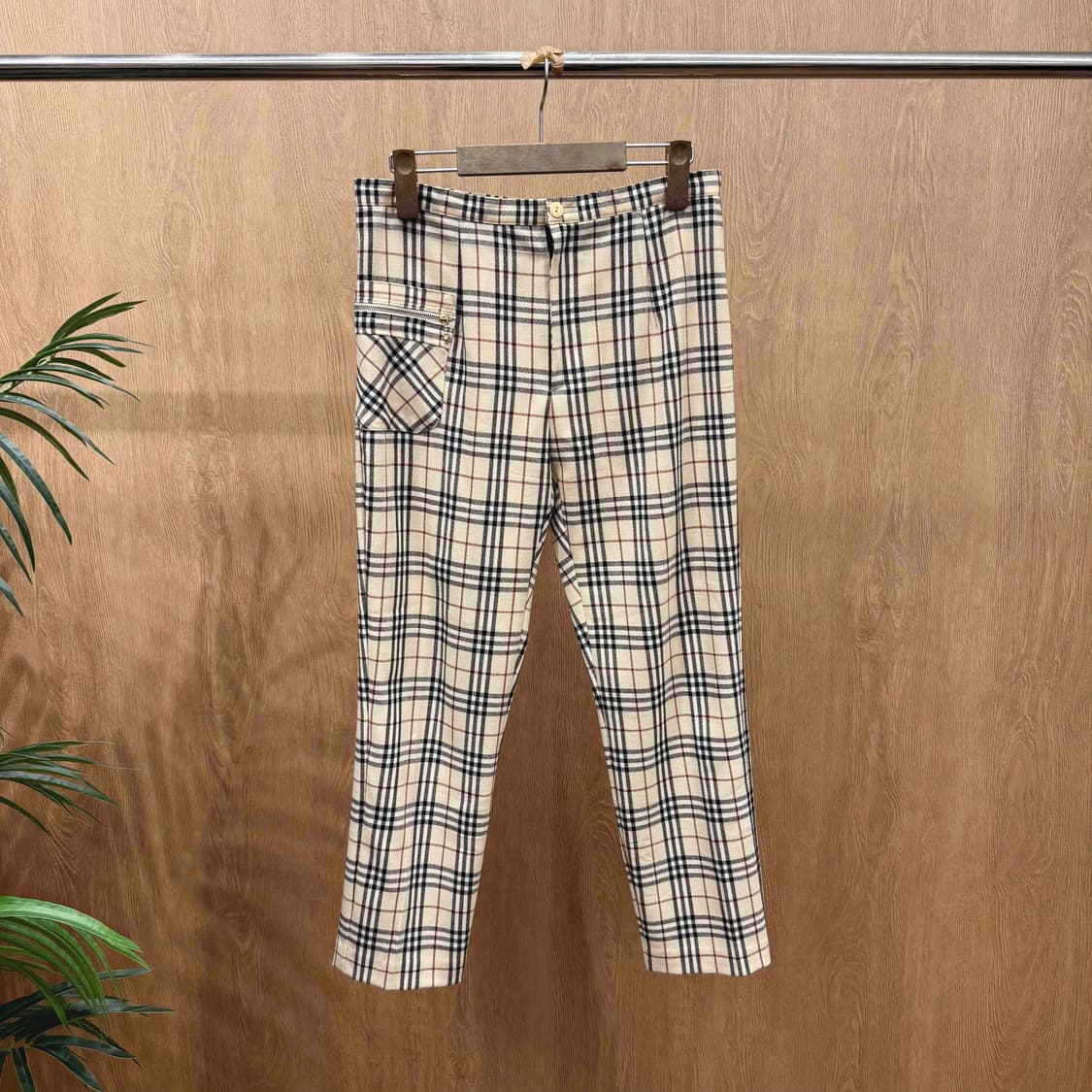 버버리 런던 클래식 노바체크 팬츠 지퍼 포켓 디테일 베이지 상품이미지1