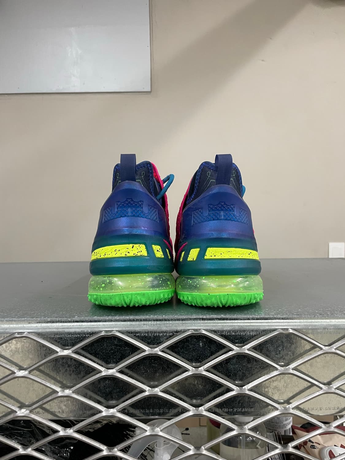 나이키 르브론 18 로스앤젤레스 275 상품이미지3