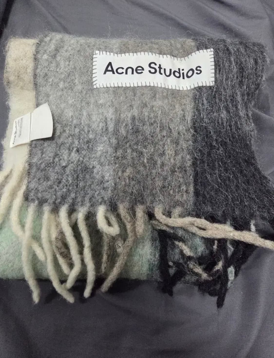 아크네스튜디오 모헤어 체크 머플러 상품이미지1