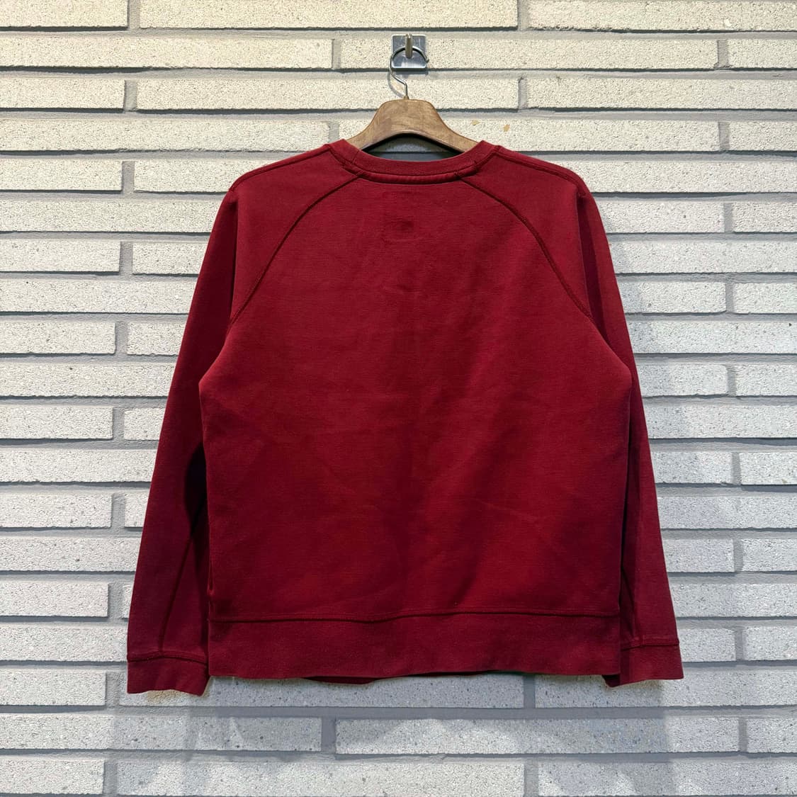 나이키 파이핑 자수 트랙 맨투맨 버건디 컬러 상품이미지4