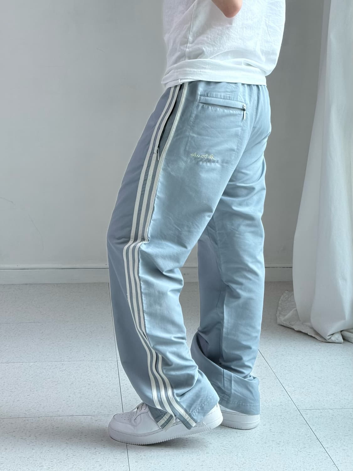 아디다스 뮤트 하늘 트랙팬츠 상품이미지3