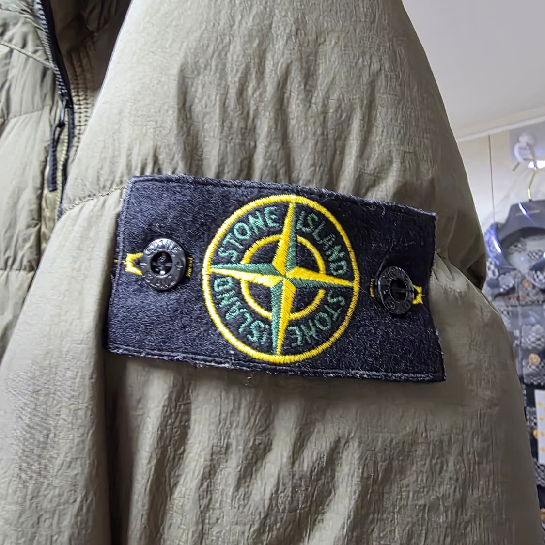 {클로젯}[L][여분단추 구성]스톤아일랜드 크링클랩스 후드 숏 대운 패딩 상품이미지3