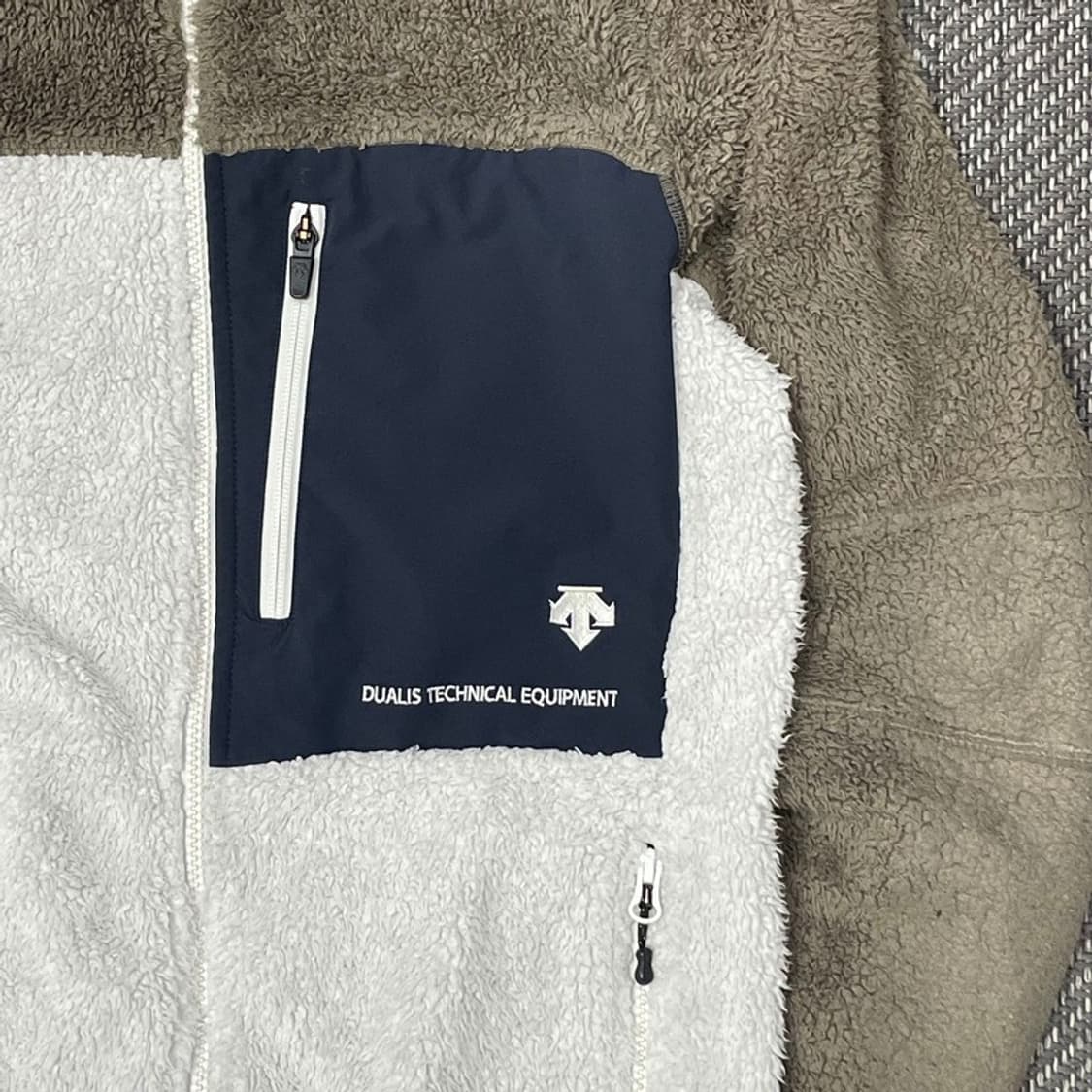 데상트 배색 플리스 집업 v0170 상품이미지4