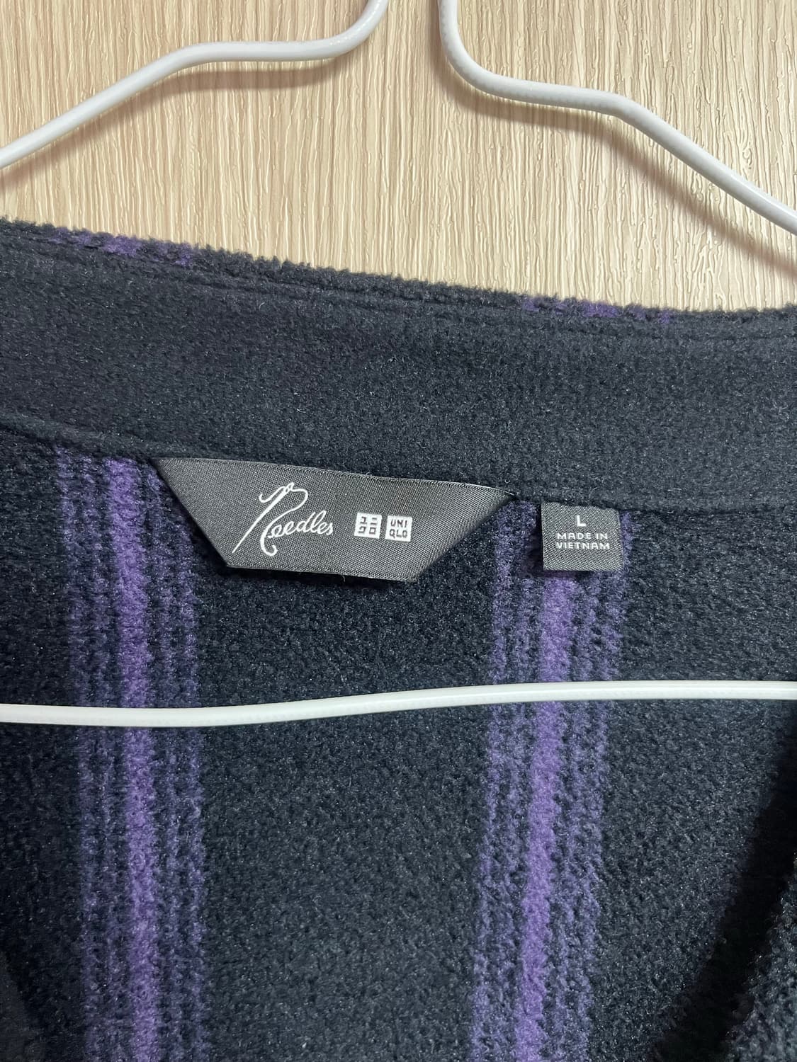 유니클로 니들스 후리스 가디건 블랙 스트라이프 퍼플 상품이미지3