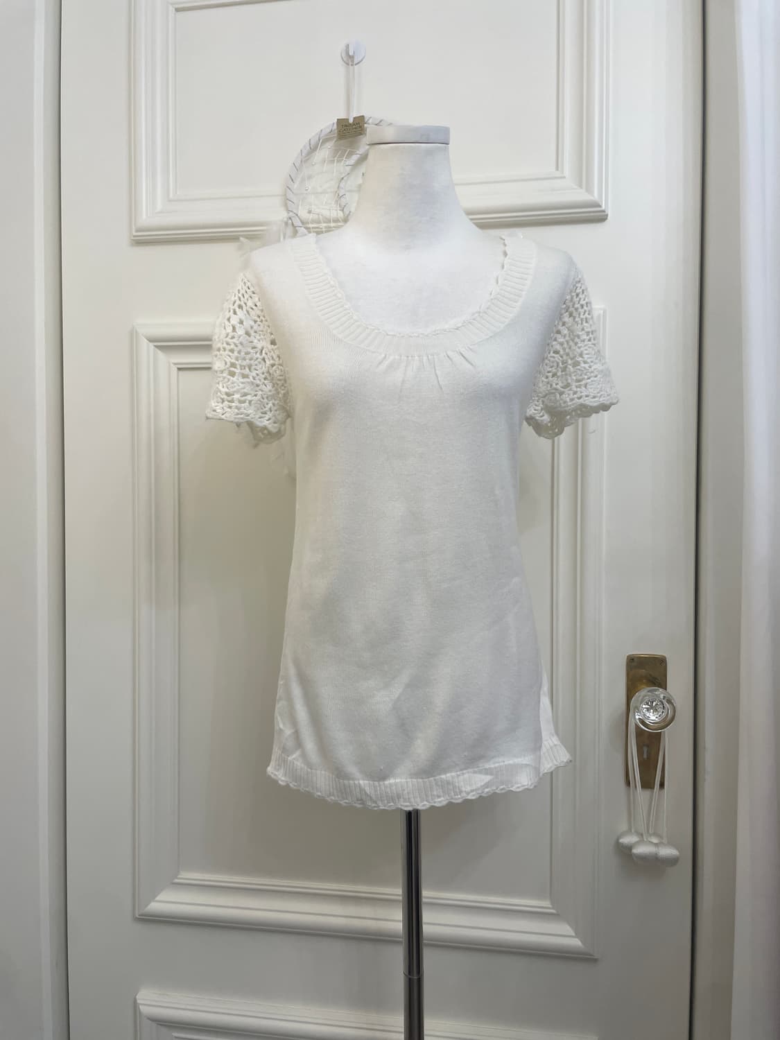 white sleeve crochet mori knit top 상품이미지1