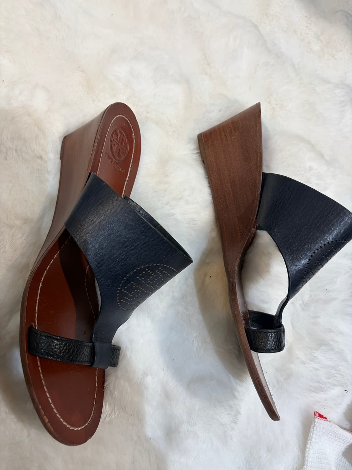 토리버치 블랙 가죽 쪼리 샌들 상품이미지4