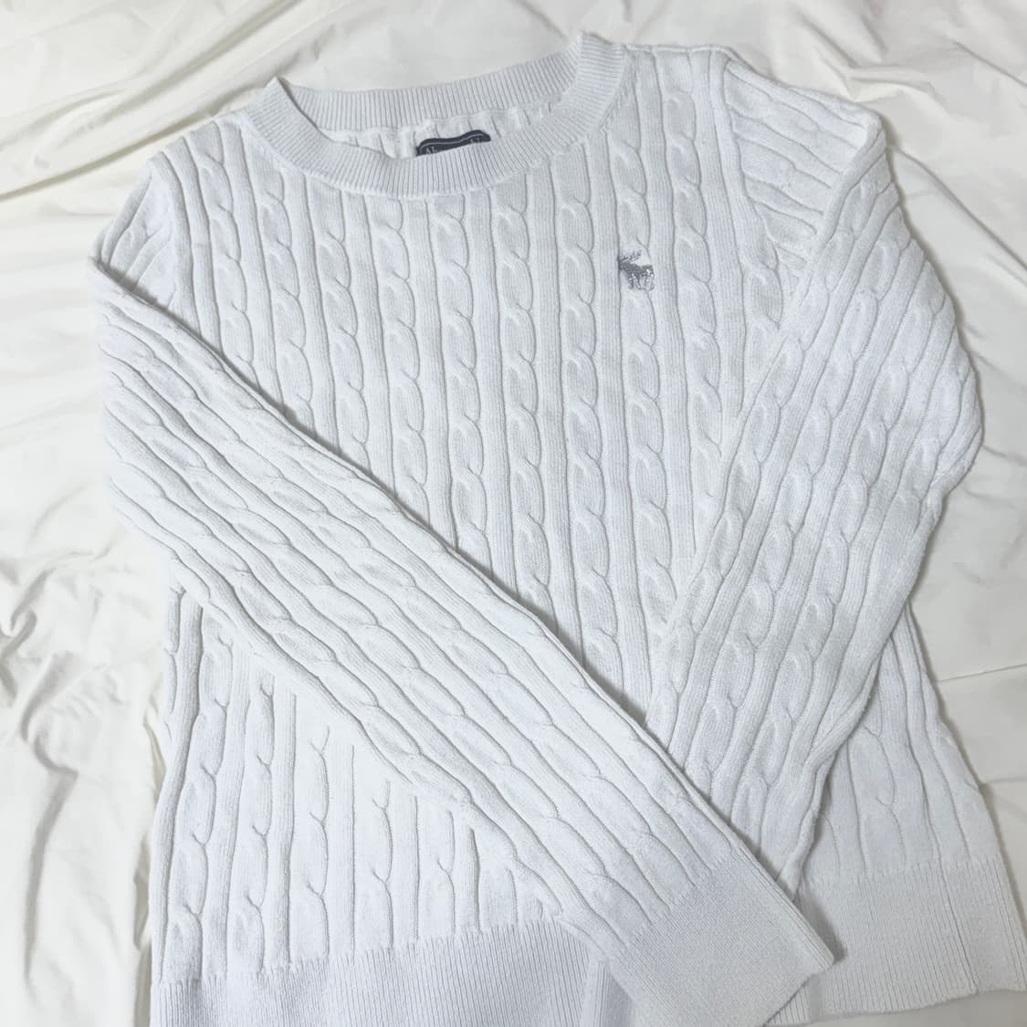 아베크롬비 화이트 실버 자수 케이블 니트  상품이미지1