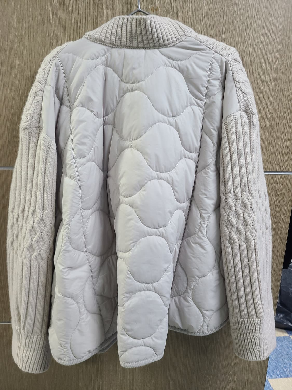 시스템 아이보리 색상 꽈배기 니트 패딩 상품이미지7