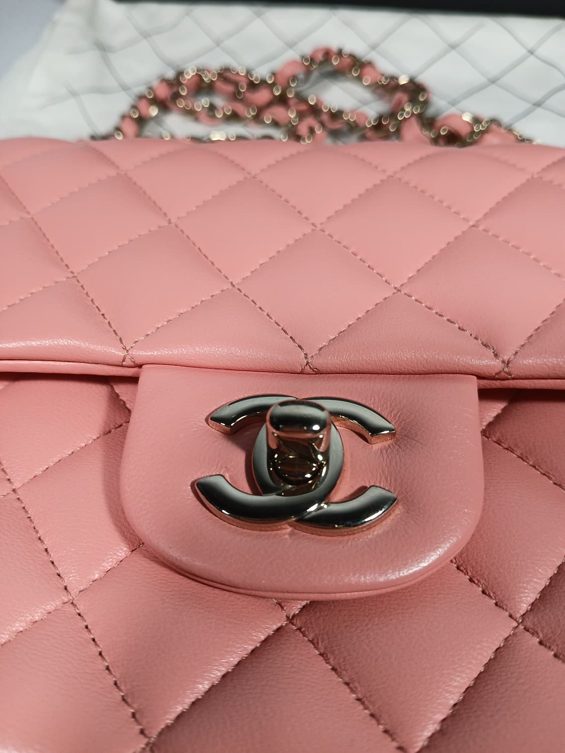 샤넬 클래식 플랩팩 미듐 A01112 상품이미지9