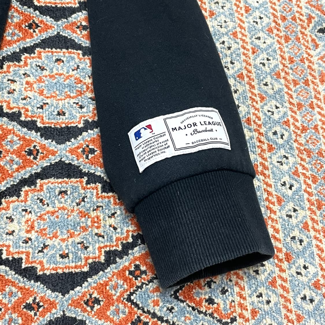 MLB 자수 로고 블랙 기모 후드티셔츠 남성105 상품이미지3