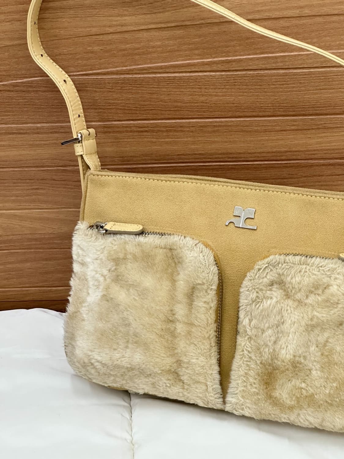 courreges / 꾸레쥬 베이지 스웨이드 퍼 숄더백  상품이미지6