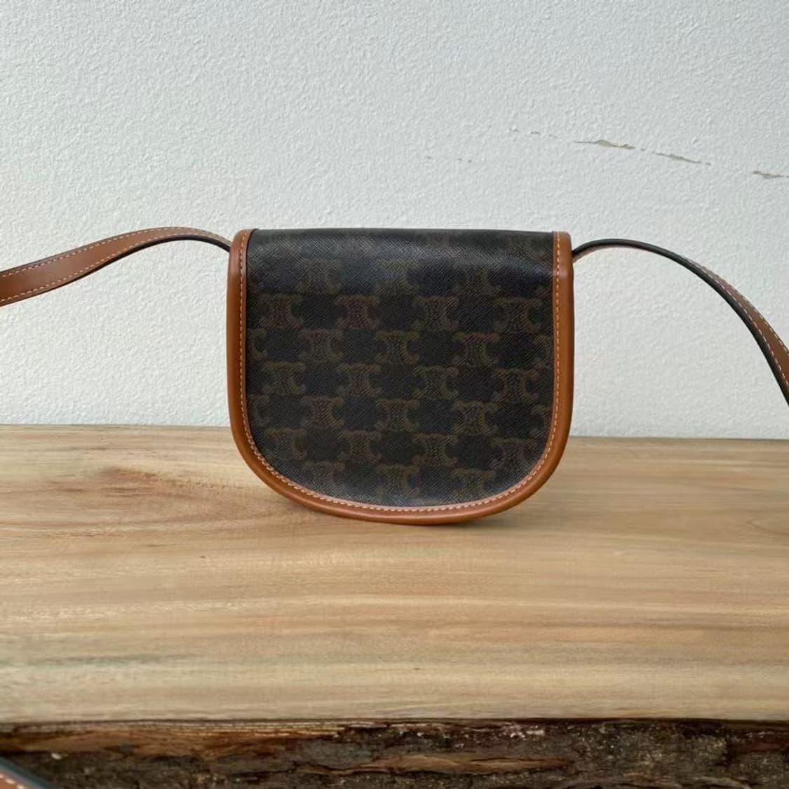 셀린느 트리옹프 캔버스 & 카프스킨 미니 베사체 탄 196702BZJ-0 상품이미지2