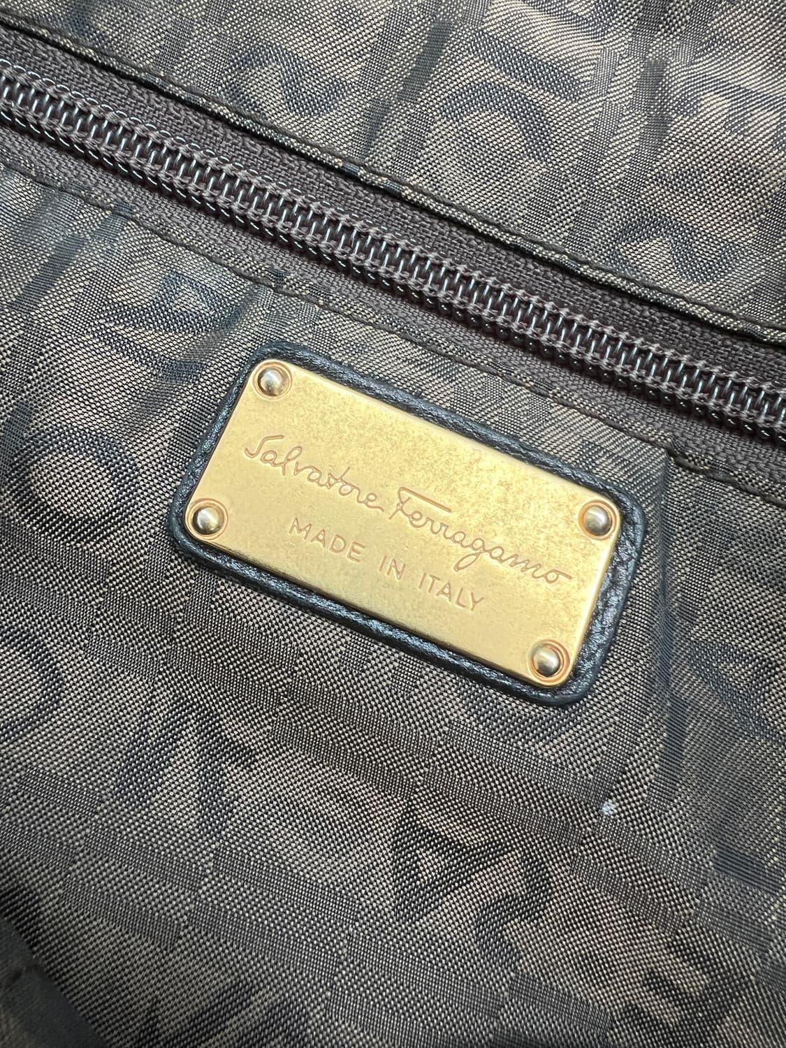 페라가모 블랙 레더 숄더백 상품이미지7